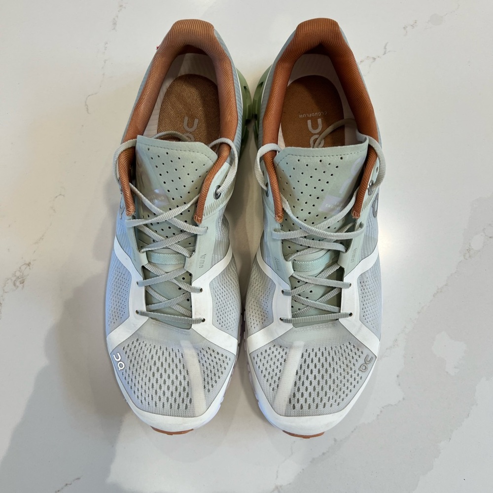 On Running Cloudflow shoes, Aloe/White, size 10 - Picture 2 of 9